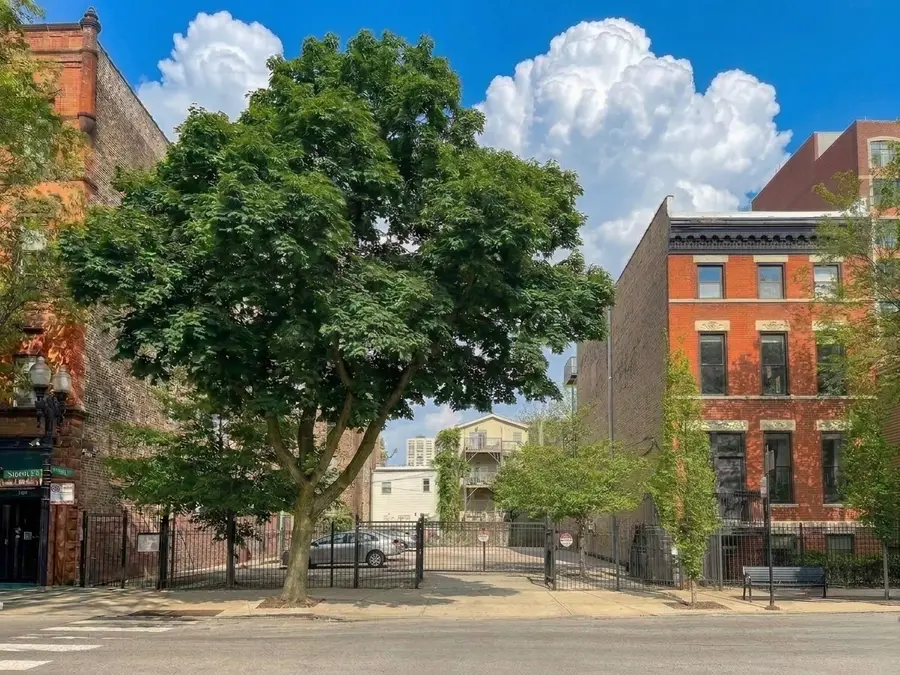 Address Withheld By Seller, Chicago, IL 60610 - #2