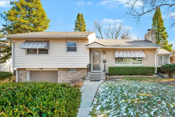 9 Ethell Parkway, Bloomington, IL 61701