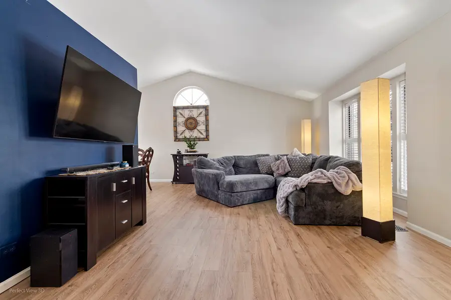 272 Village Lane, Bartlett, IL 60103 - Image #3