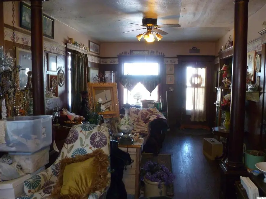 390 W 4th Street, Dallas City, IL 62330 - #3