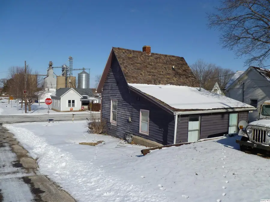 398 W 3rd, Dallas City, IL 62330 - #2