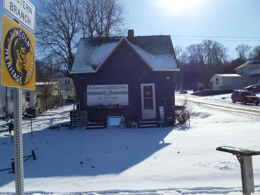 398 W 3rd, Dallas City, IL 62330 - #3