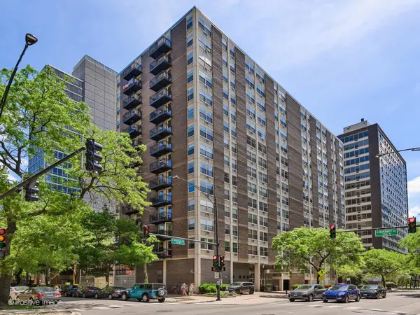 3033 N Sheridan Road #M1, Chicago, IL 60657
