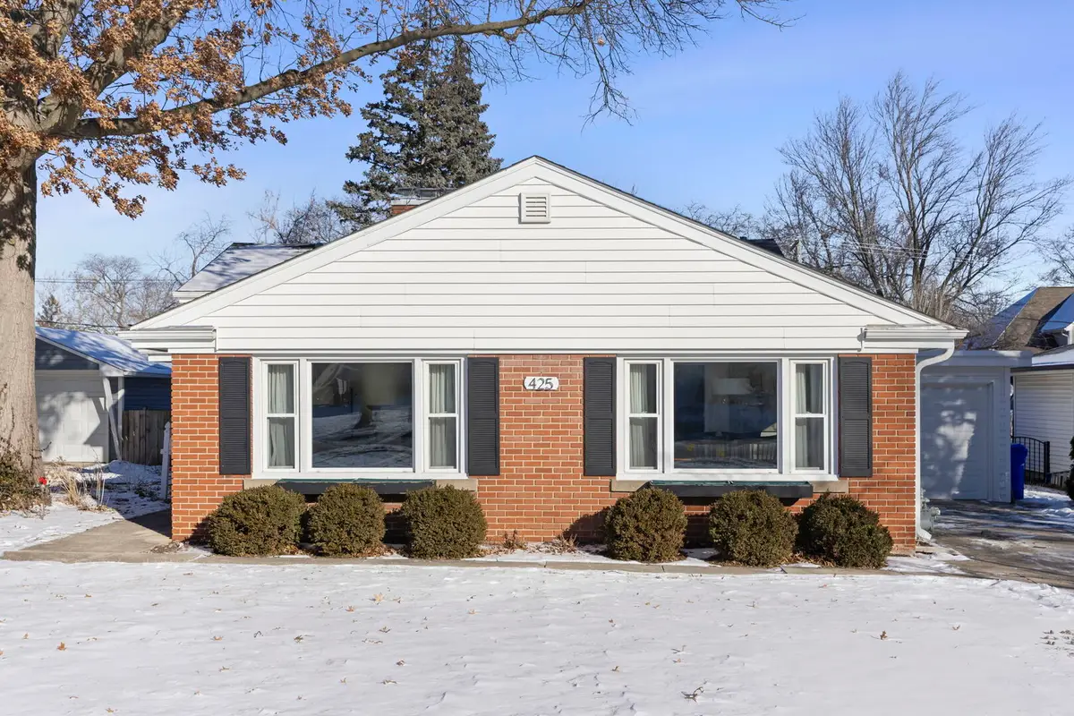 425 Wakeman Avenue, Wheaton, IL 60187 - Image #1
