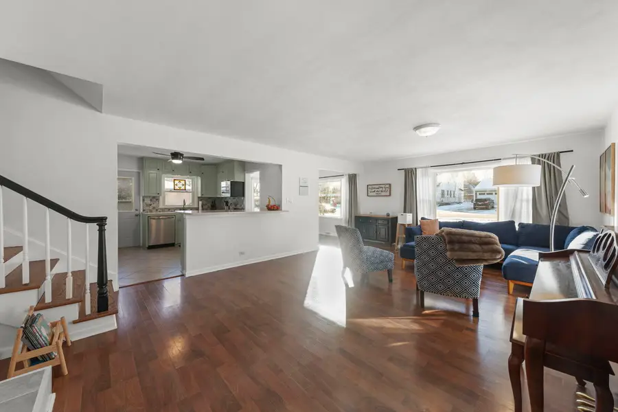 425 Wakeman Avenue, Wheaton, IL 60187 - Image #2