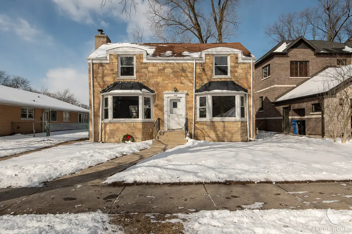6908 N Mendota Avenue, Chicago, IL 60646 - Image #1