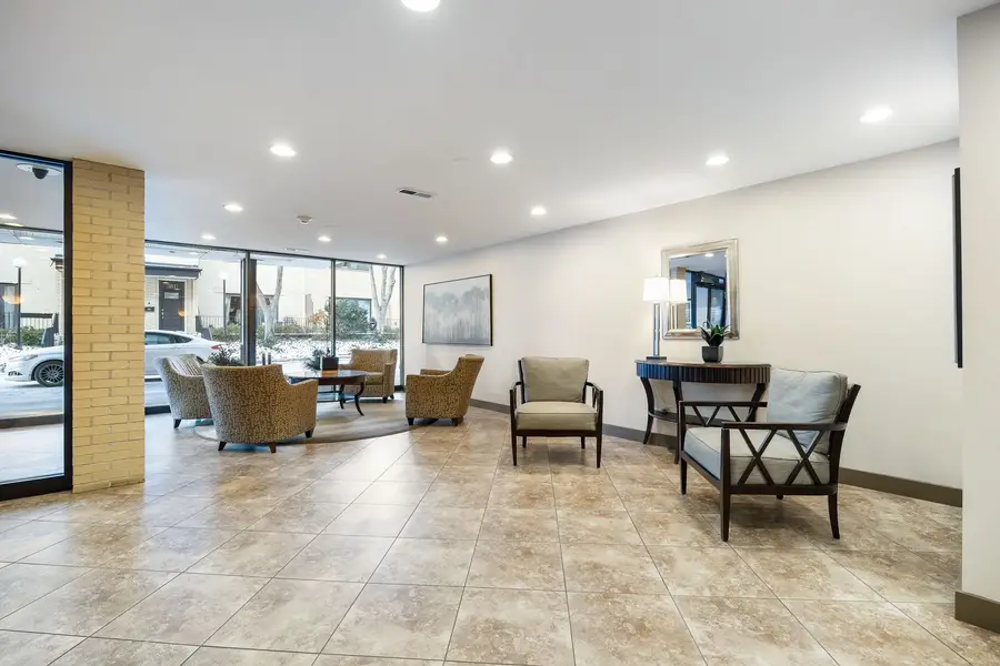 221 N Kenilworth Avenue #208, Oak Park, IL 60302 - Image #3