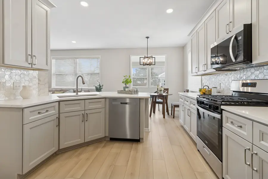 696 S Wellston Lane, Romeoville, IL 60446 - Image #3