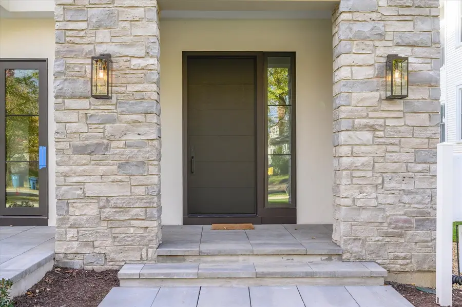 176 S Arlington Avenue, Elmhurst, IL 60126 - Image #2