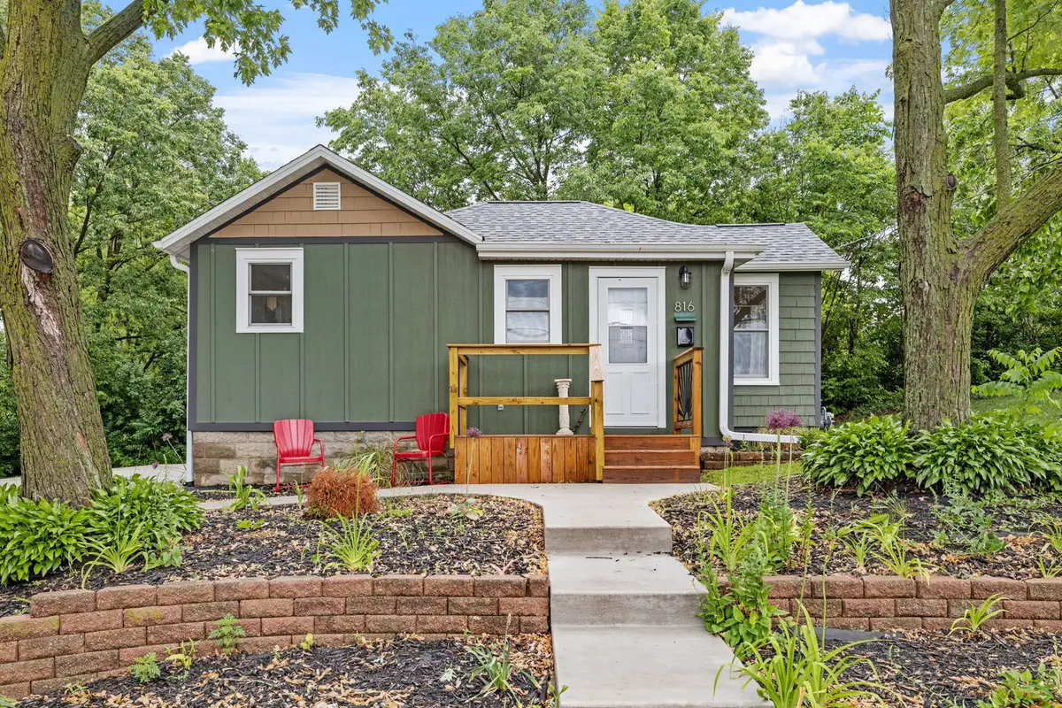 816 S Jefferson Avenue, Dixon, IL 61021 - Image #1