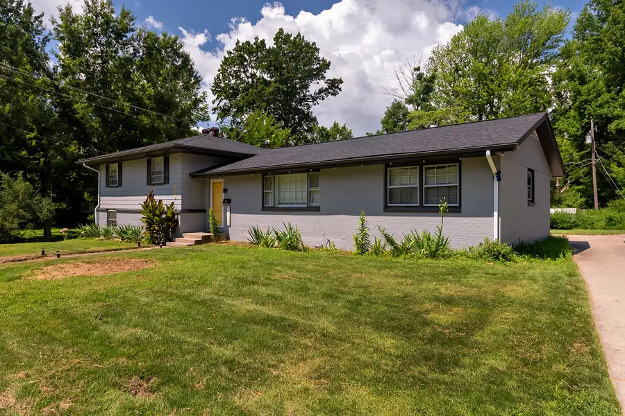 804 S Valley Road, Carbondale, IL 62901 - Image #2