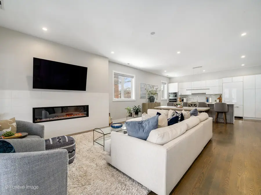 2335 W Montrose Avenue #2, Chicago, IL 60618 - Image #2