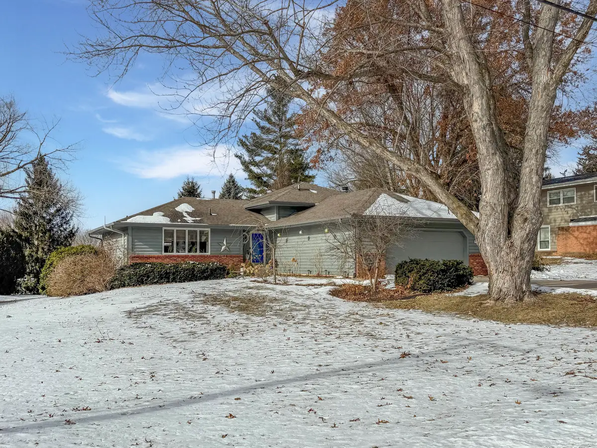 210 Park Crest Drive, Freeport, IL 61032 - #1