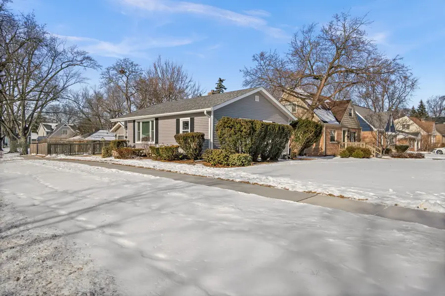 817 E Forest Avenue, Wheaton, IL 60187 - Image #2