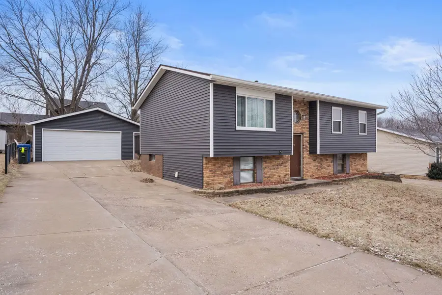 2629 Sheffield Drive, Davenport, IA 52806 - #2