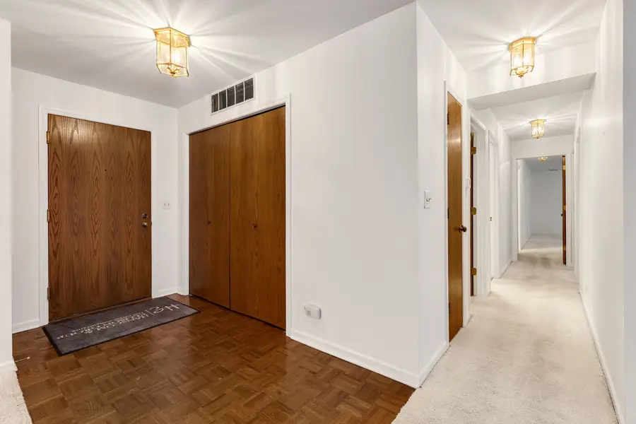 129 Acacia Circle #106E, Indian Head Park, IL 60525 - #3