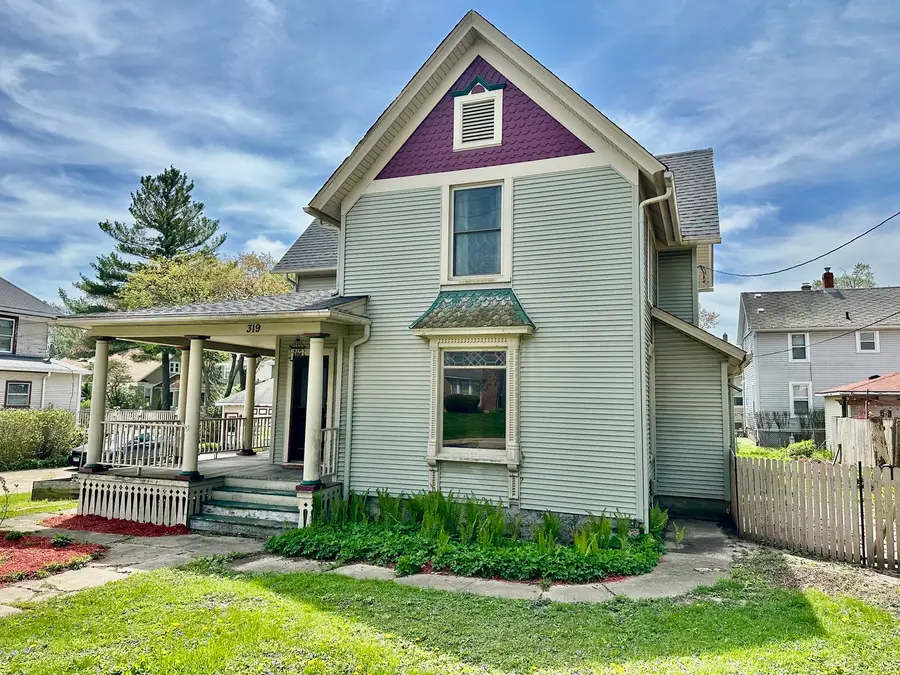 319 W South Street, Woodstock, IL 60098 - #2