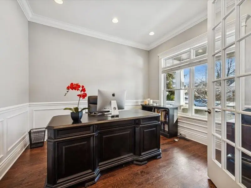 688 S Mitchell Avenue, Elmhurst, IL 60126 - Image #2