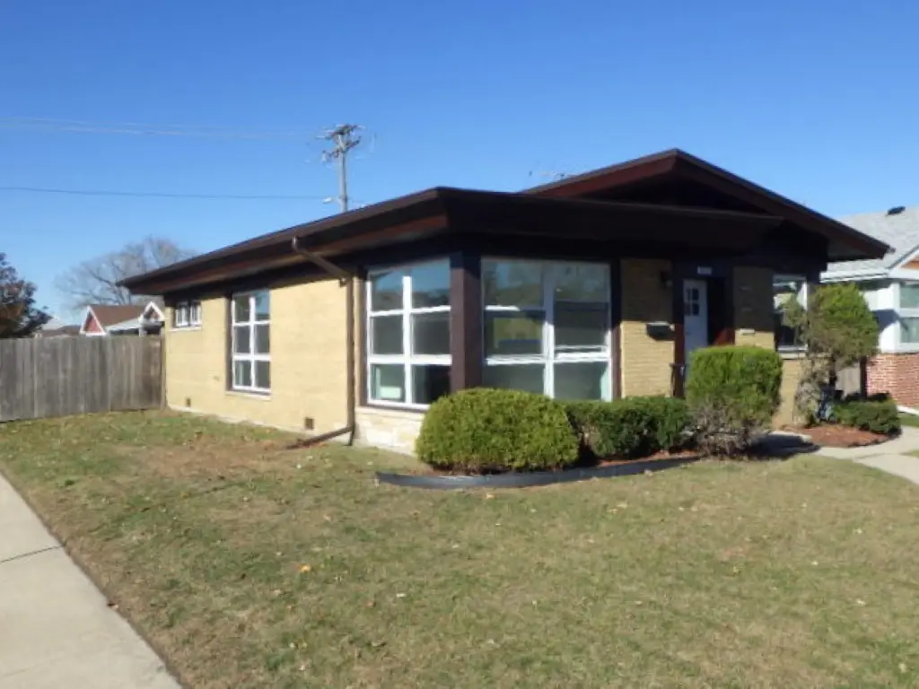 10226 S California Avenue, Evergreen Park, IL 60805 - #1