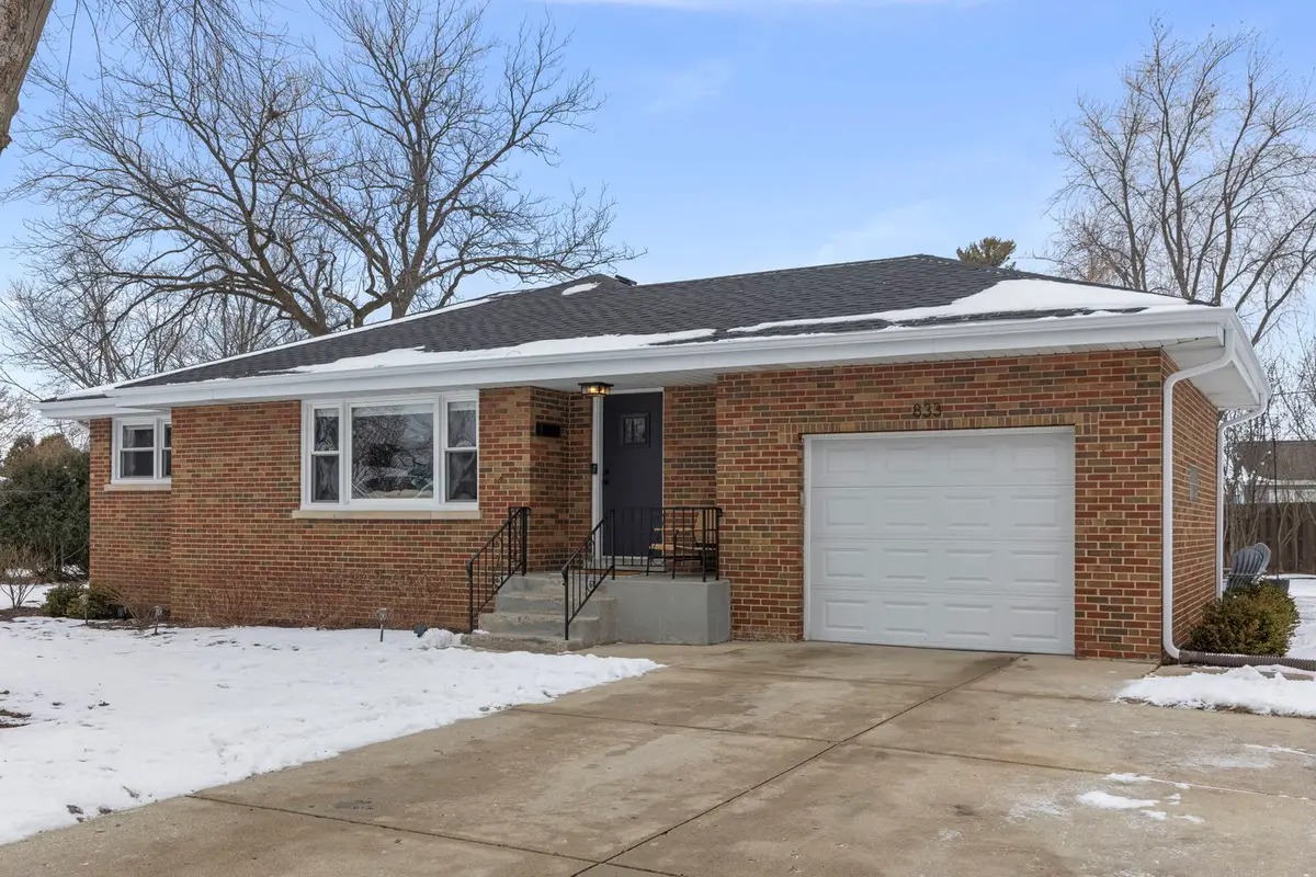 833 Parkside Drive, Wheaton, IL 60187 - Image #1