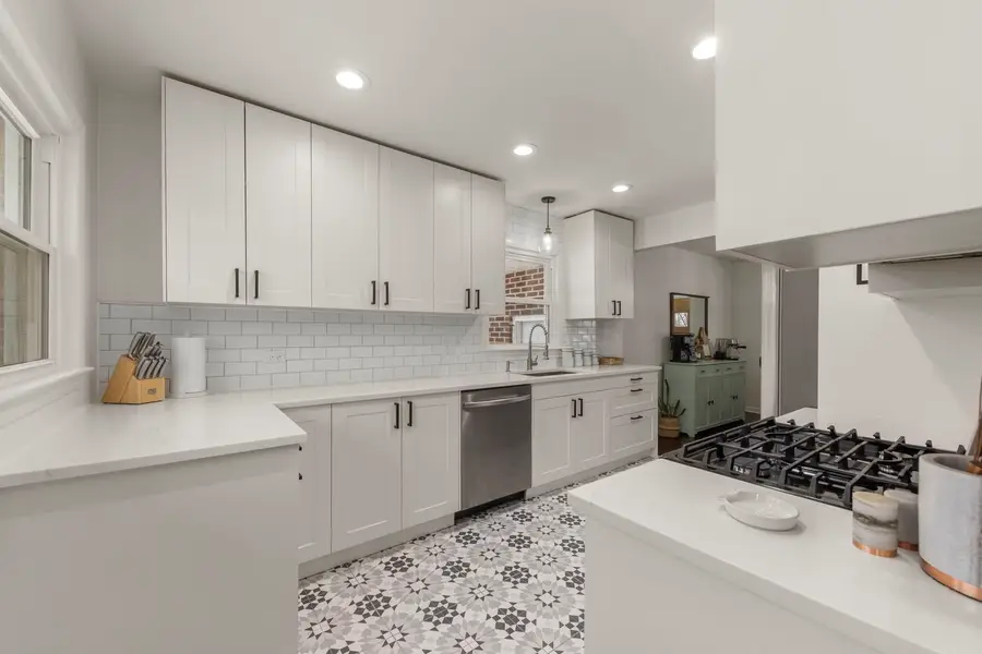 833 Parkside Drive, Wheaton, IL 60187 - Image #2