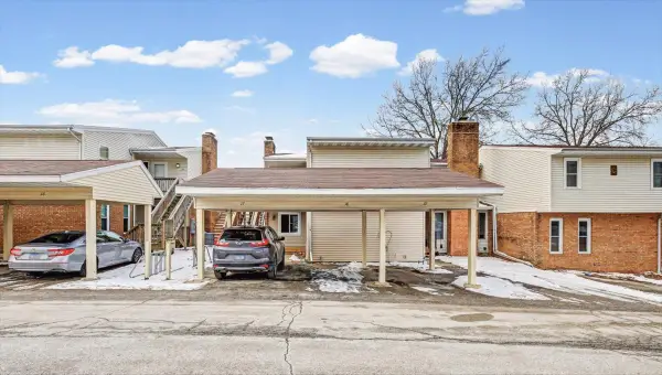 903 N Linden Street #18, Normal, IL 61761