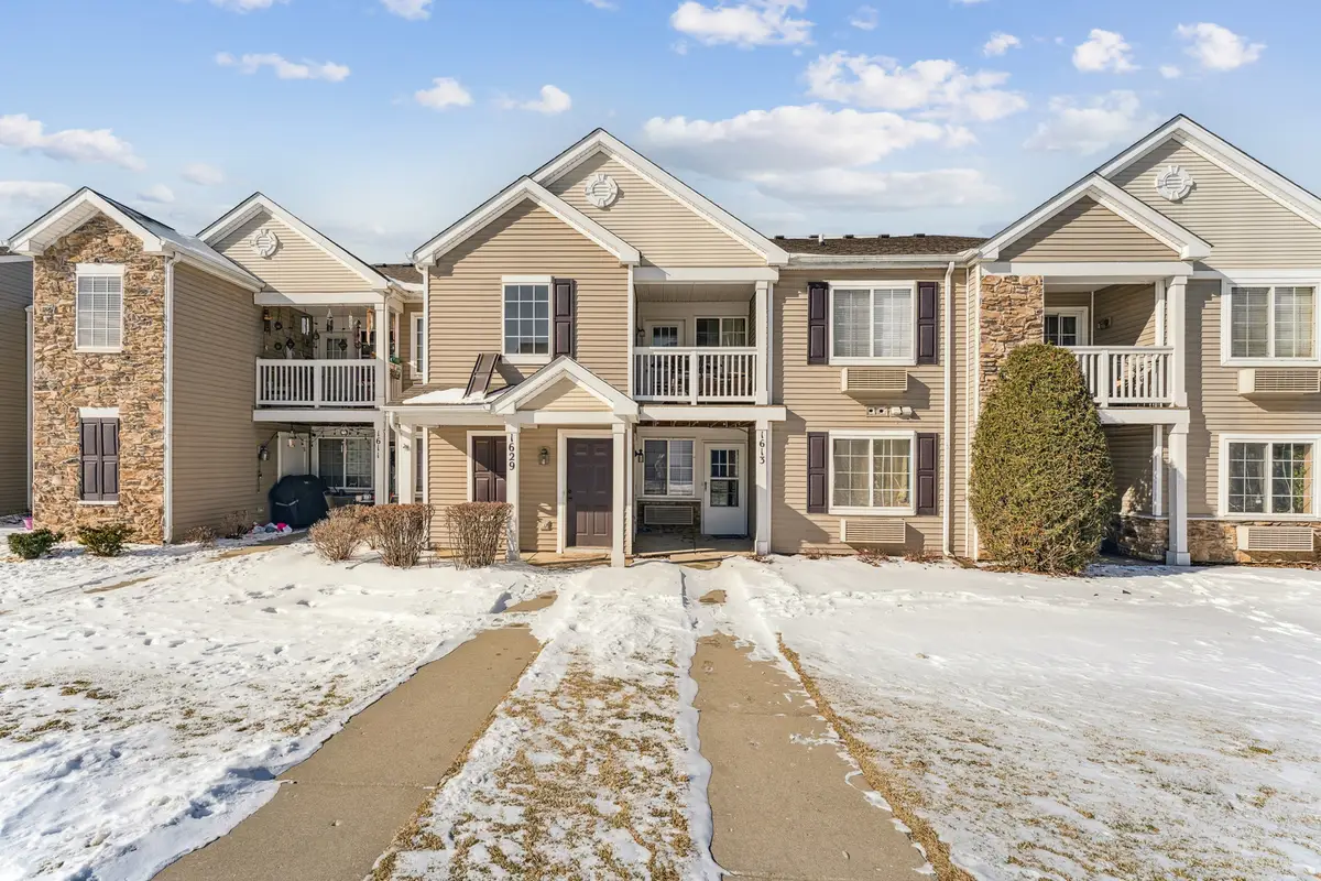 1613 Silverstone Drive #1613, Carpentersville, IL 60110 - Image #1