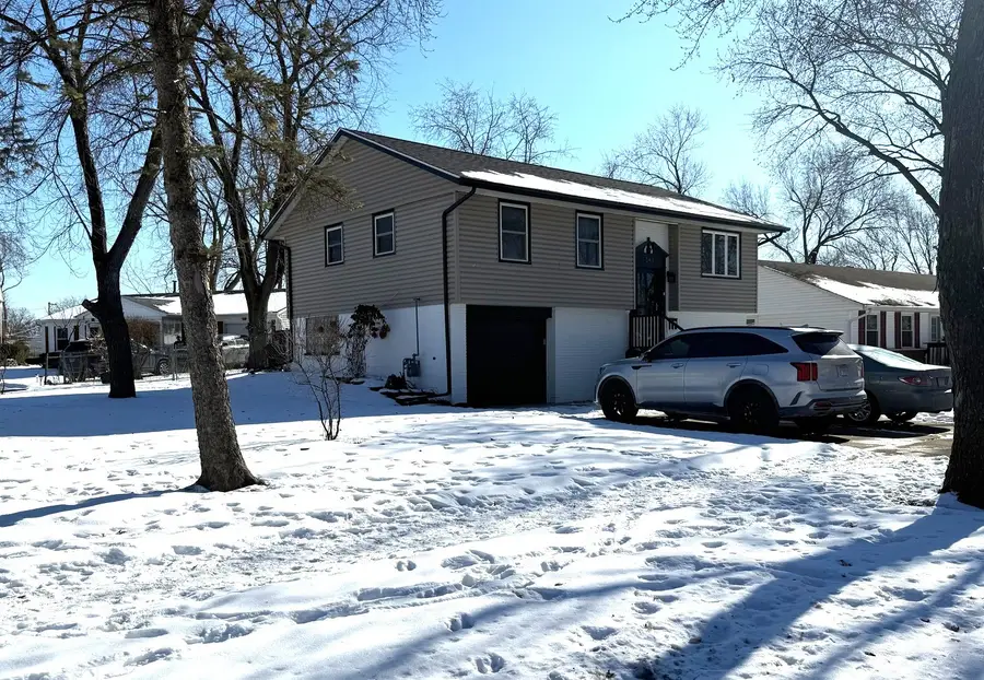 543 Ridge Circle, Streamwood, IL 60107 - Image #2