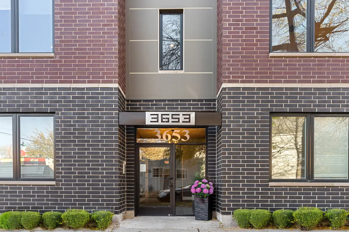 3653 W Barry Avenue #1W, Chicago, IL 60618 - #1