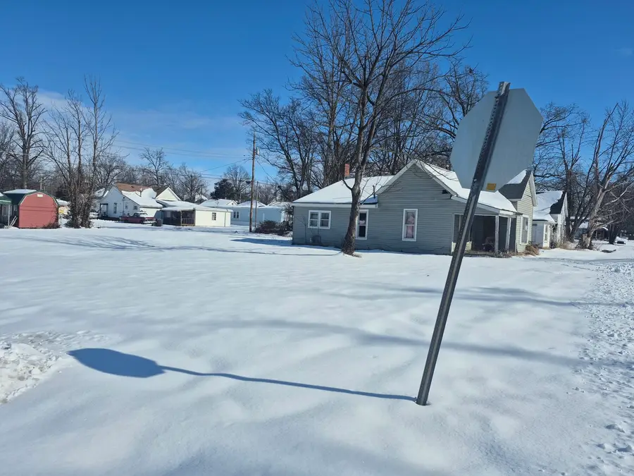 828 Elder Street, Eldorado, IL 62930 - Image #2