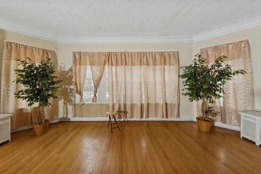 7718 S Kingston Avenue, Chicago, IL 60649 - Image #2