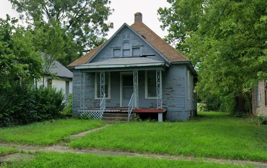 960 W Green Street, Decatur, IL 62522 - #2