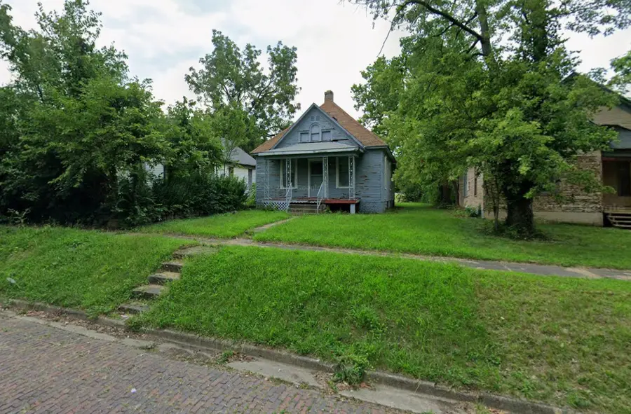 960 W Green Street, Decatur, IL 62522 - #3
