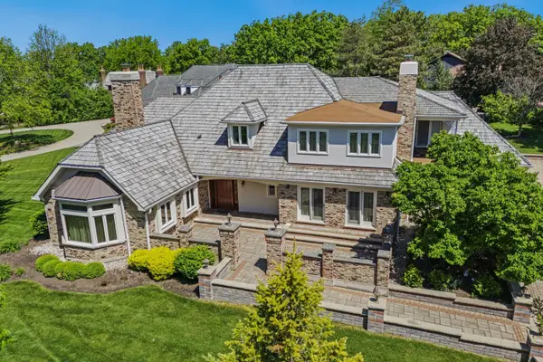 719 Midwest Club Parkway, Oak Brook, IL 60523