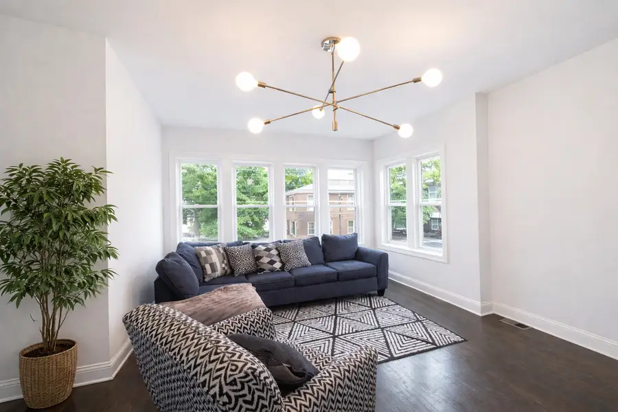 7915 S Paxton Avenue, Chicago, IL 60617 - #3