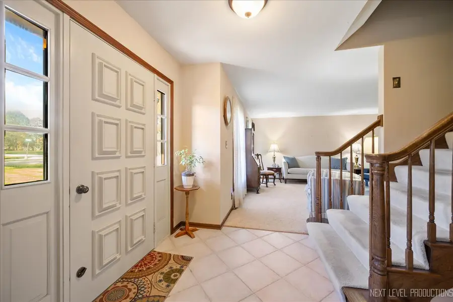 39W955 Deer Run Drive, Saint Charles, IL 60175 - #2