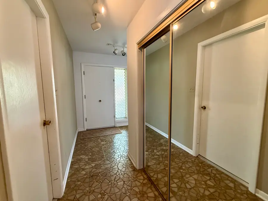 9608 S Kolin Avenue, Oak Lawn, IL 60453 - #3