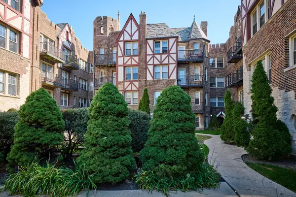 5715 N Kimball Avenue #1N, Chicago, IL 60659