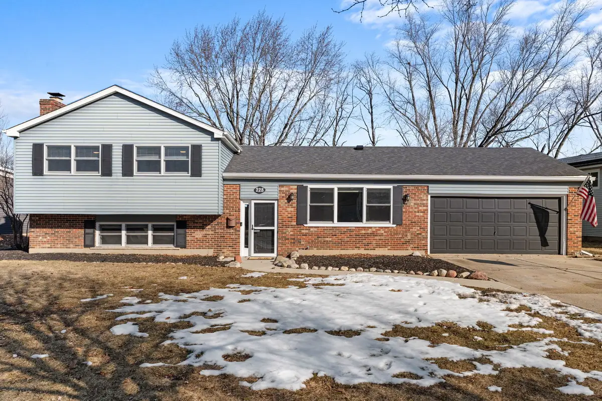 228 Wellington Drive, Crystal Lake, IL 60014 - #1