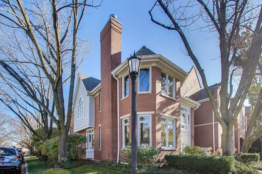 5937 N Sauganash Lane, Chicago, IL 60646 - #3