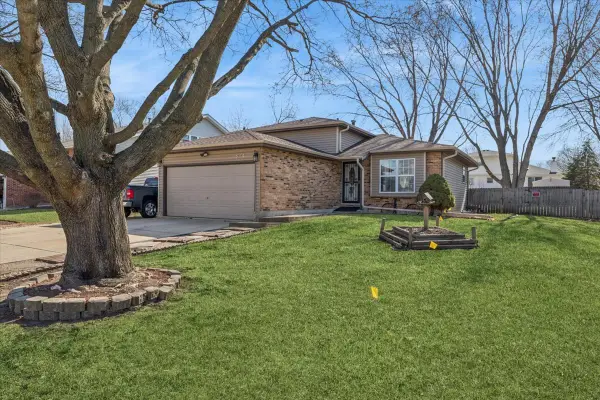 834 River Drive, Carol Stream, IL 60188