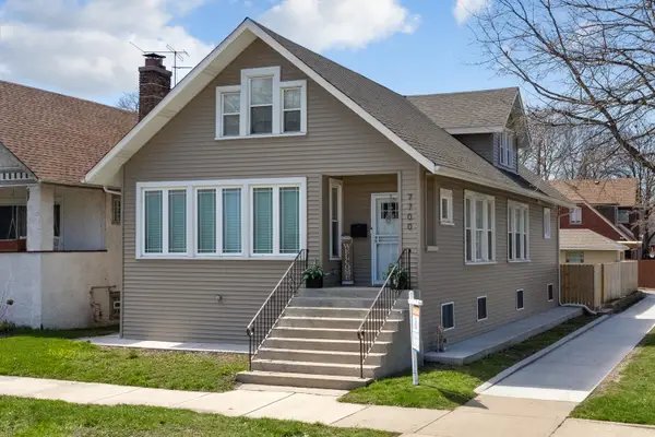 7700 S Paxton Avenue, Chicago, IL 60649