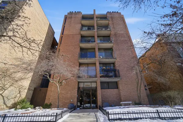 2333 N Geneva Terrace #4A, Chicago, IL 60614