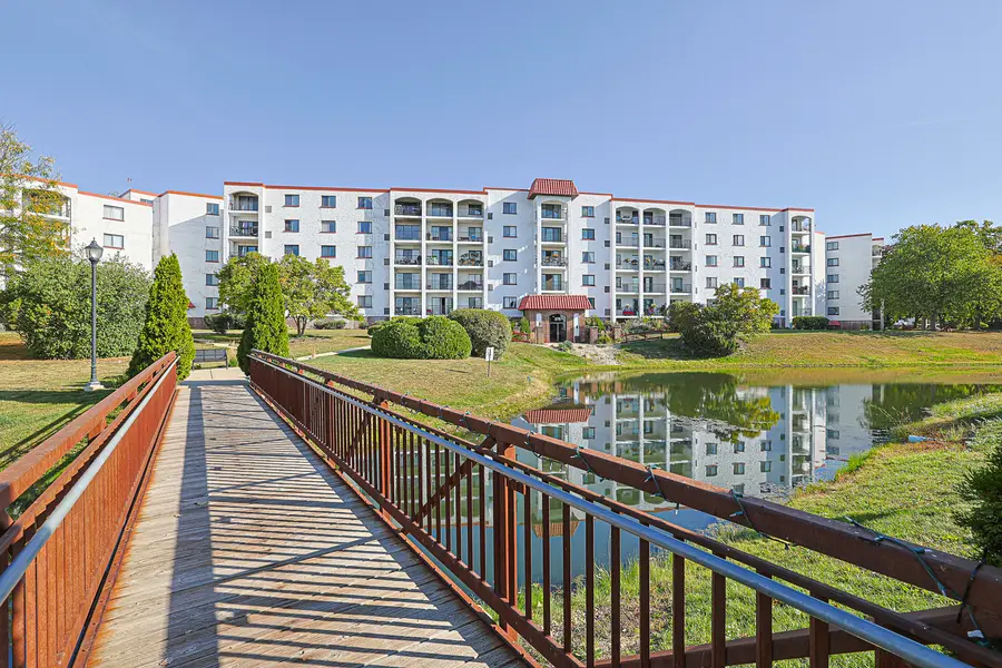 375 Plum Creek Drive #501, Wheeling, IL 60090 - Image #2