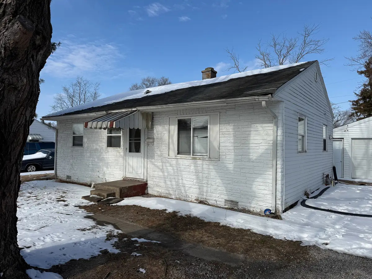 702 E Oak Street, Watseka, IL 60970 - #1