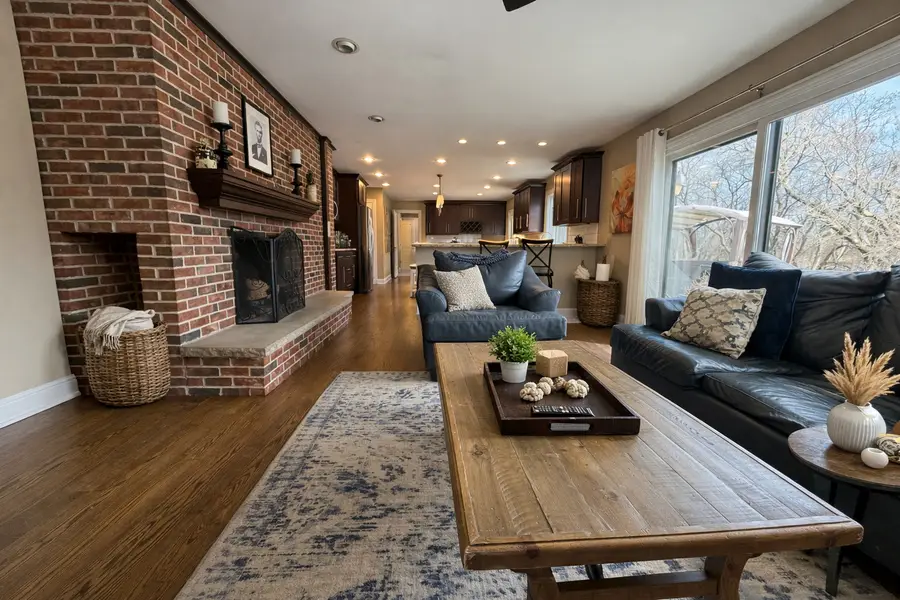 36 Seneca Avenue E, Hawthorn Woods, IL 60047 - #3