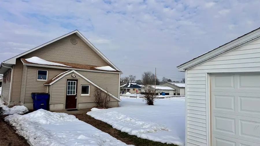 504 W Poplar Street, West Frankfort, IL 62896 - #2