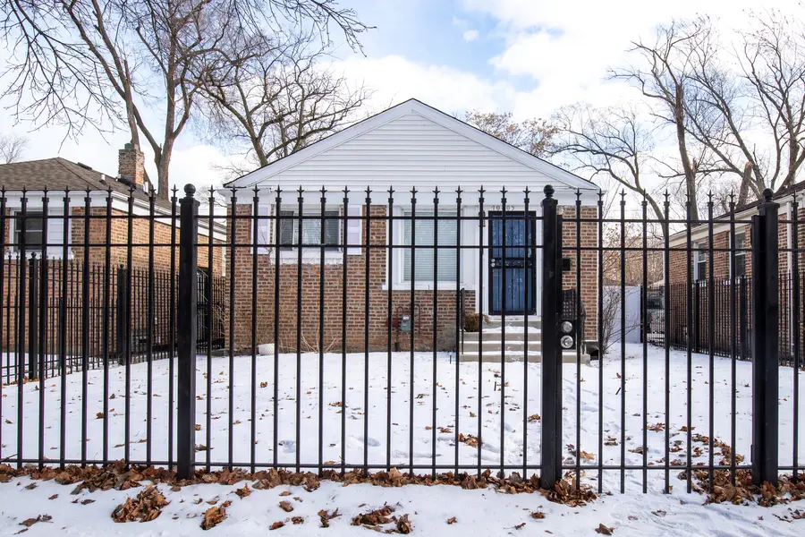 10005 S Calhoun Avenue, Chicago, IL 60617 - #2