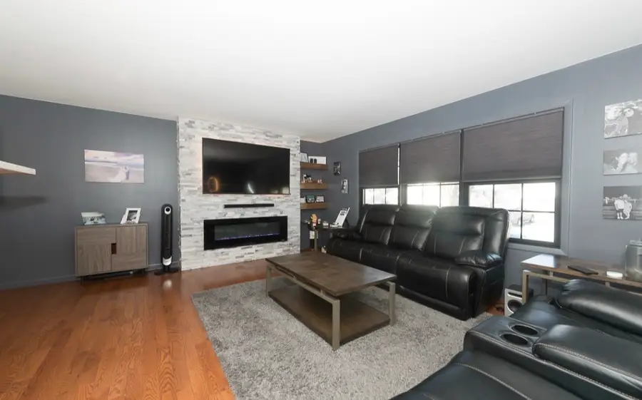 6717 Patton Drive, Woodridge, IL 60517 - Image #3