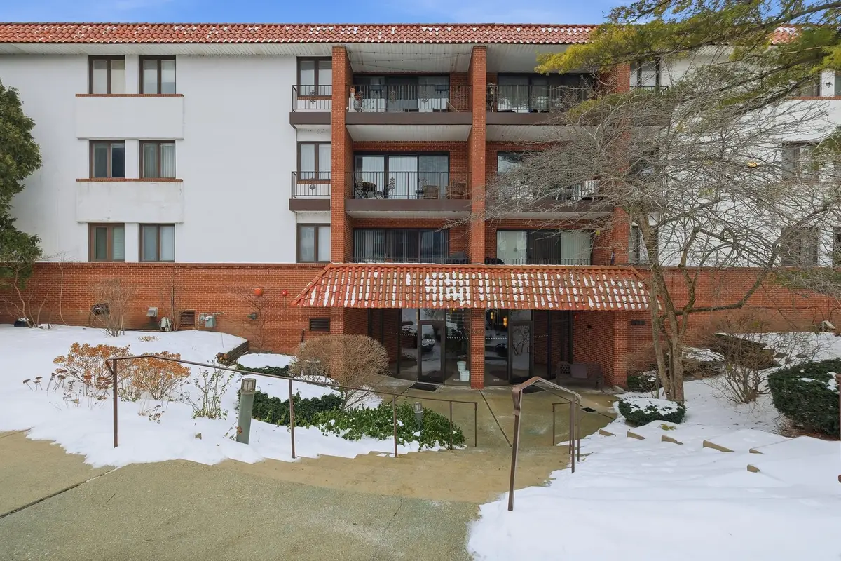 2046 Saint Johns Avenue #3E, Highland Park, IL 60035 - #1